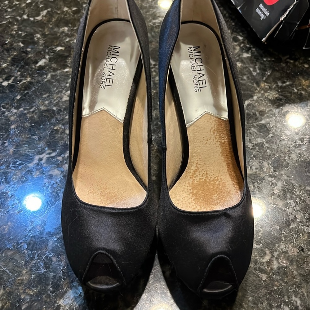 MICHAEL KORS size 9 studded heels